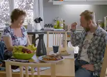 Frå NRK-serien "Side om side". Svigermoren Britt og Frode. Arnhild Litlere og Tore Sage